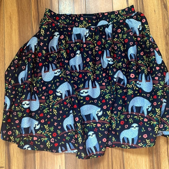 Women’s sloth skirt. Like new! - Picture 1 of 2